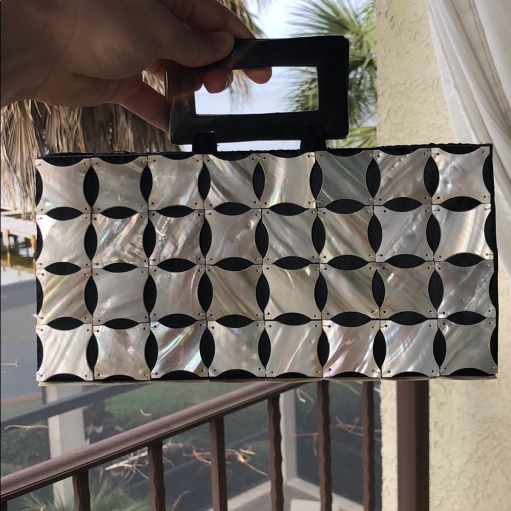 Shell clutch